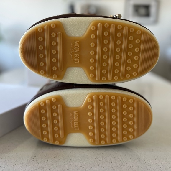 Chloe x Moon Boot - Picture 13 of 16